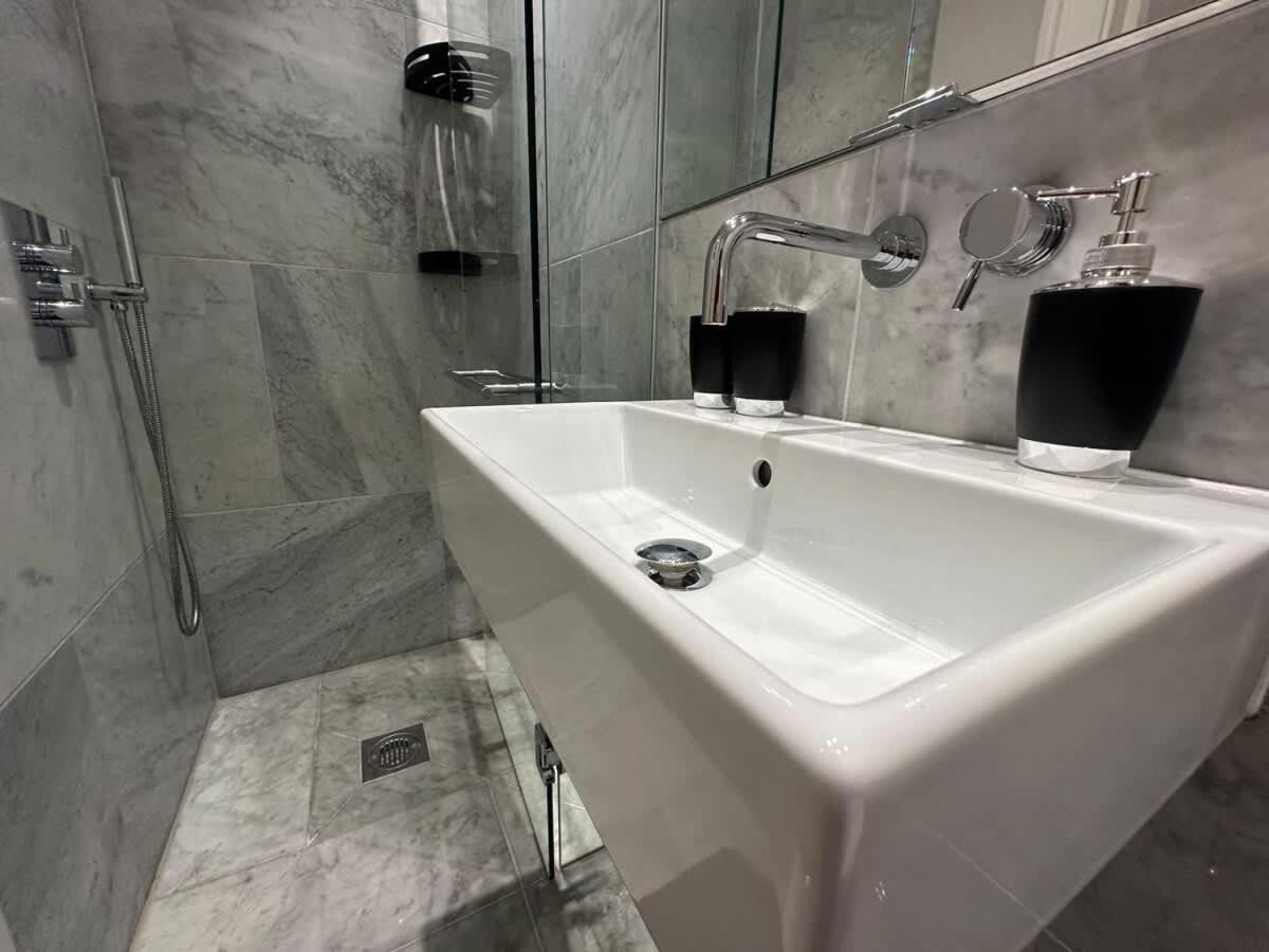 Sg, Chic Covent Garden Apartment London Eksteriør billede
